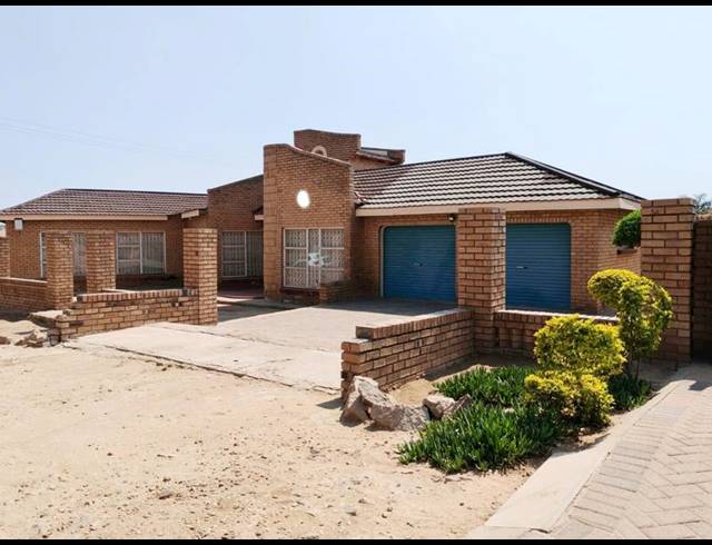 4 BEDROOM HOUSE FOR SALE IN MANKWENG